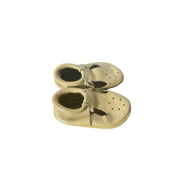 Genuine Leather Soft Sole Moccasins  Sz 6 - Picture 1 of 2